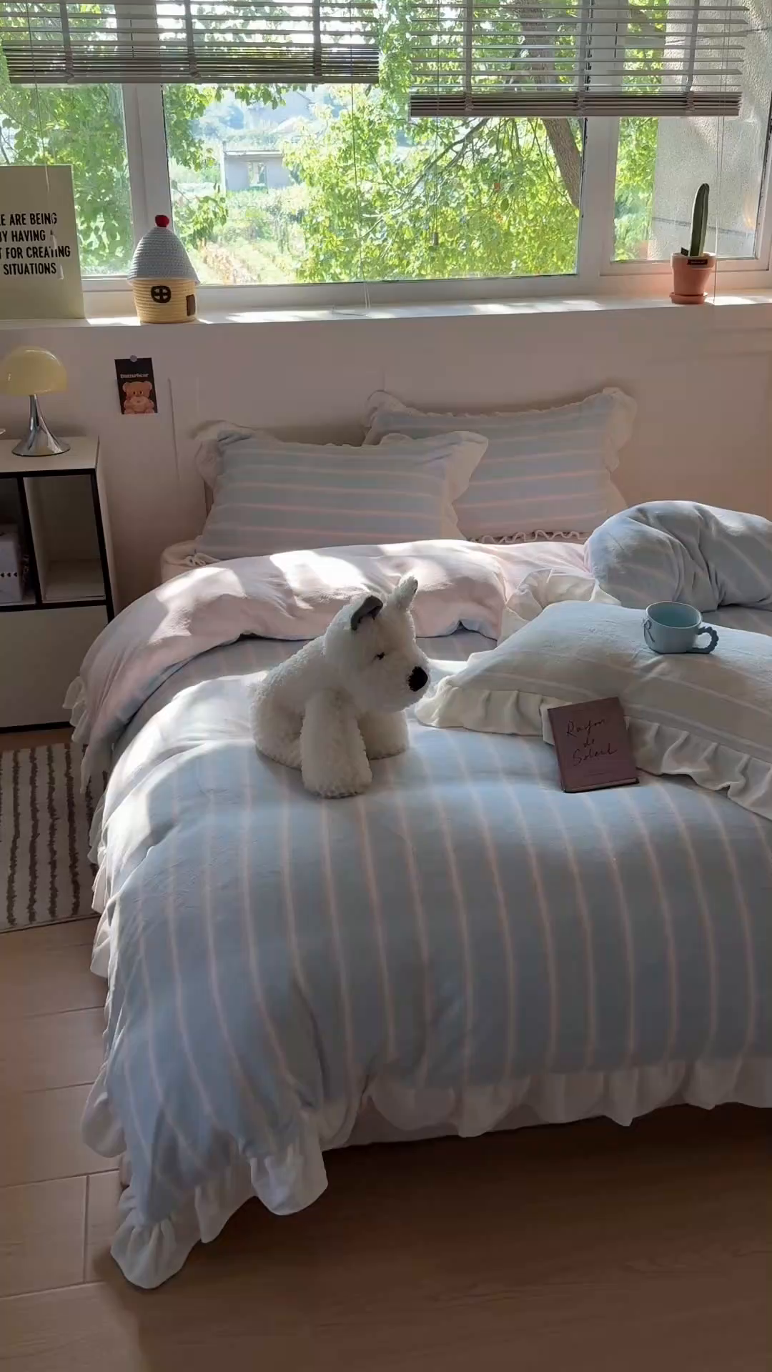 91家纺网 家纺一手货源 找家纺 潘朵拉家纺 2025条纹花边牛奶绒四件套 条纹曲-蓝粉