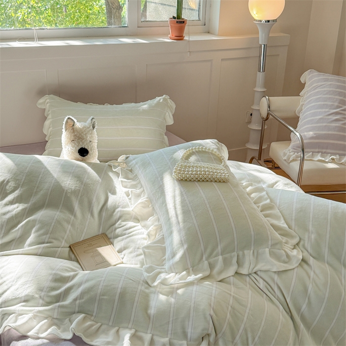 91家纺网 家纺一手货源 找家纺 潘朵拉家纺 2025条纹花边牛奶绒四件套 条纹曲-绿紫