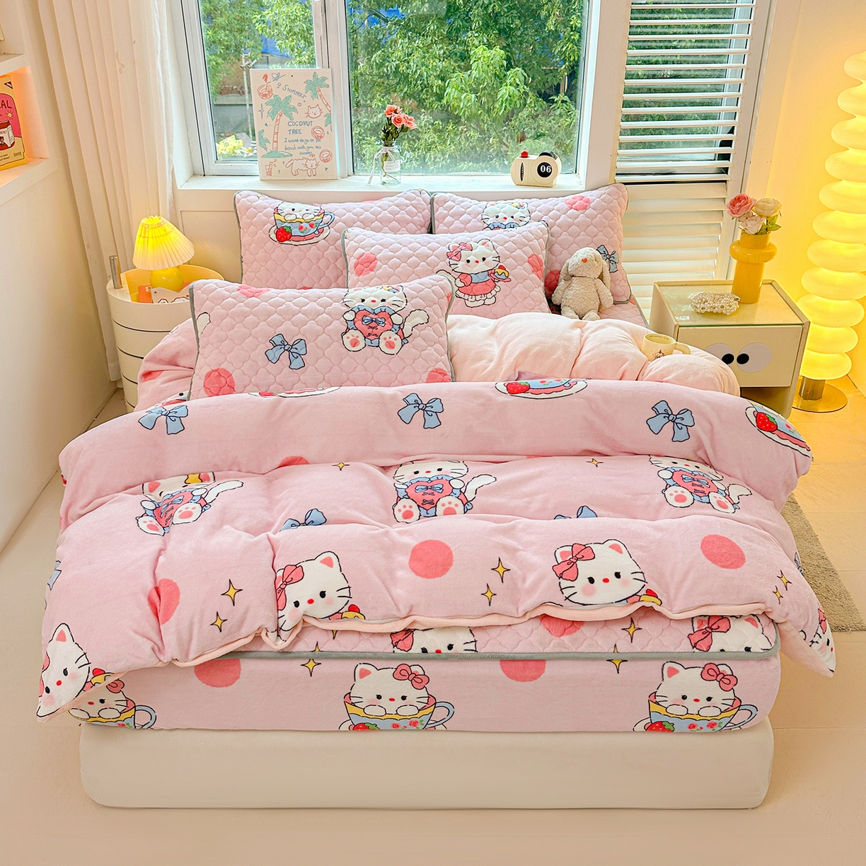 91家纺网 家纺一手货源 找家纺 康纳利 2024新款A类抗菌加厚牛奶绒印花夹棉包边床笠可搭配同款四件套提供买家秀 甜心猫咪