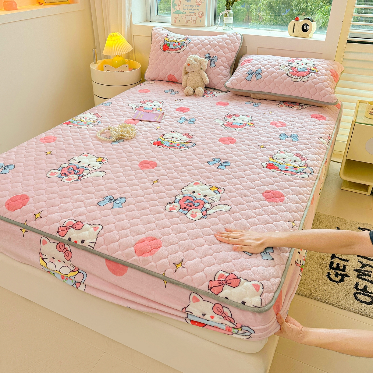 康纳利 2024新款A类抗菌加厚牛奶绒印花夹棉包边床笠可搭配同款四件套提供买家秀 甜心猫咪