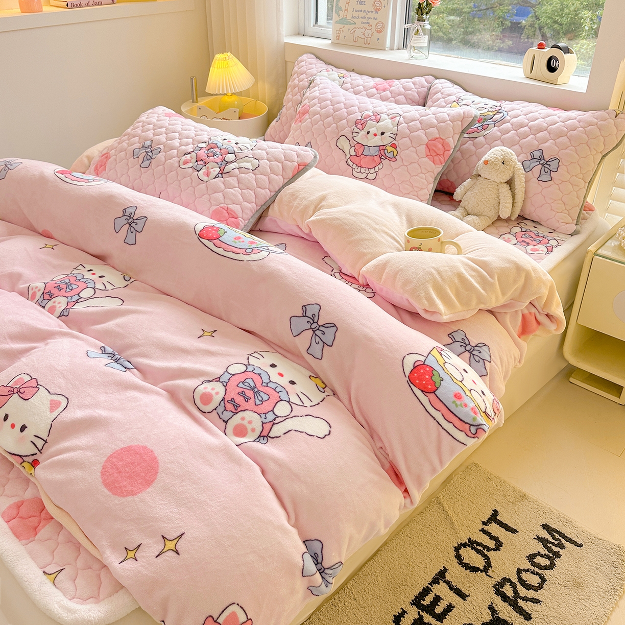 91家纺网 家纺一手货源 找家纺 康纳利 2024新款人气款A类牛奶绒印花夹棉床垫 甜心猫咪