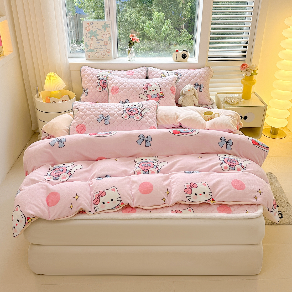 91家纺网 家纺一手货源 找家纺 康纳利 2024新款人气款A类牛奶绒印花夹棉床垫 甜心猫咪