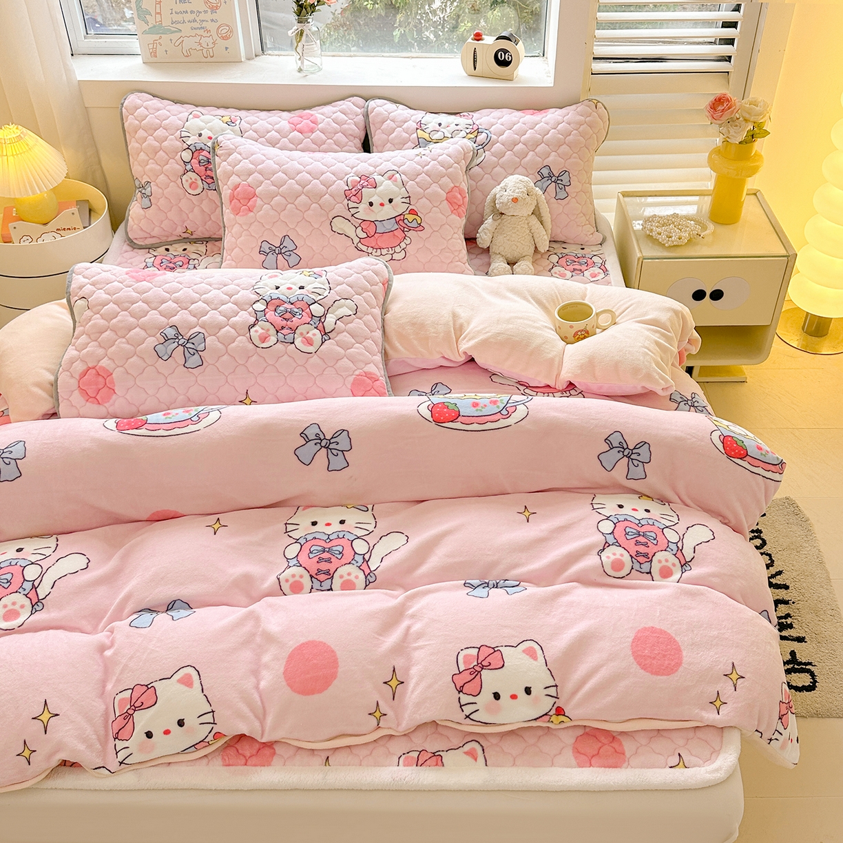 91家纺网 家纺一手货源 找家纺 康纳利 2024新款人气款A类牛奶绒印花夹棉床垫 甜心猫咪