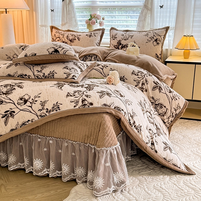 91家纺网 家纺一手货源 找家纺 （总）韩约家纺 2025新款雕花牛奶绒法式床盖款四件套