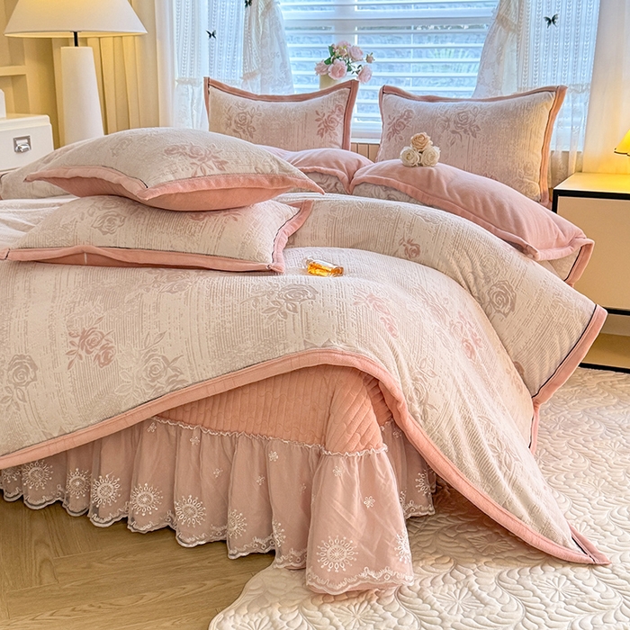 91家纺网 家纺一手货源 找家纺 （总）韩约家纺 2025新款雕花牛奶绒法式床盖款四件套