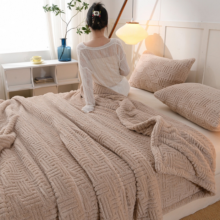 91家纺网 家纺一手货源 找家纺 圣靓 2025新款高克重塔芙绒毯子毛毯 恬梦卡其