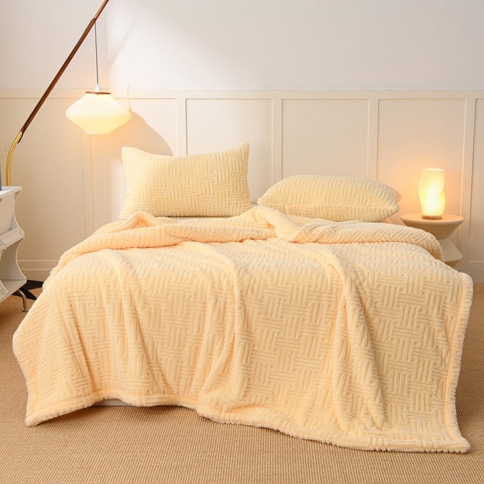 91家纺网 家纺一手货源 找家纺 圣靓 2025新款高克重塔芙绒毯子毛毯 恬梦奶黄