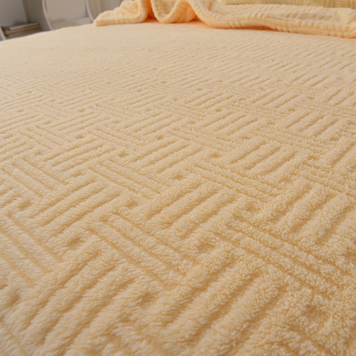 91家纺网 家纺一手货源 找家纺 圣靓 2025新款高克重塔芙绒毯子毛毯 恬梦奶黄