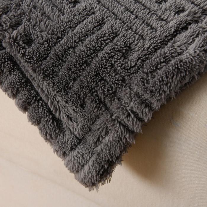 91家纺网 家纺一手货源 找家纺 圣靓 2025新款高克重塔芙绒毯子毛毯 恬梦深灰
