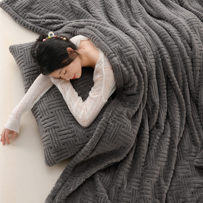 91家纺网 家纺一手货源 找家纺 圣靓 2025新款高克重塔芙绒毯子毛毯 恬梦深灰