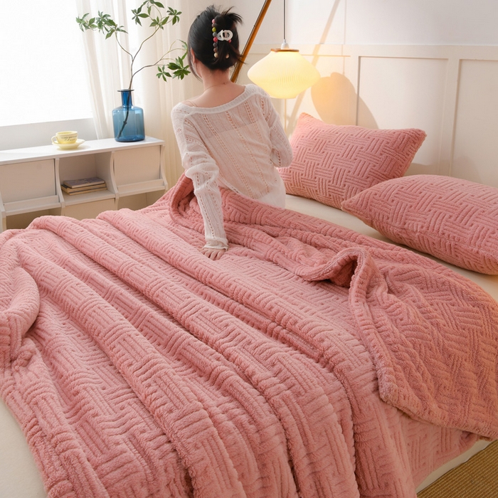 91家纺网 家纺一手货源 找家纺 圣靓 2025新款高克重塔芙绒毯子毛毯 恬梦樱粉