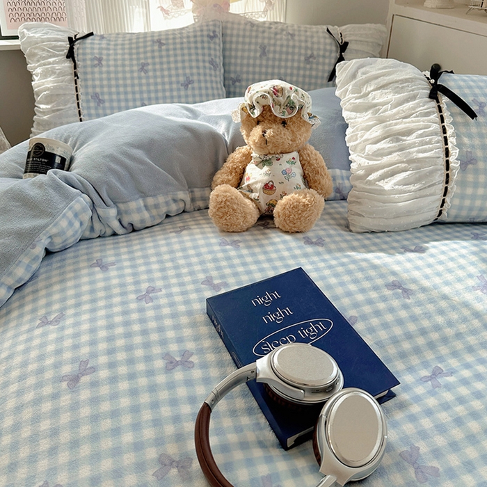 91家纺网 家纺一手货源 找家纺 瑞莱 2025冬季创意花边A类牛奶绒四件套套件 蓝蝴蝶结