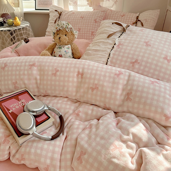 91家纺网 家纺一手货源 找家纺 瑞莱 2025冬季创意花边A类牛奶绒四件套套件 粉蝴蝶结