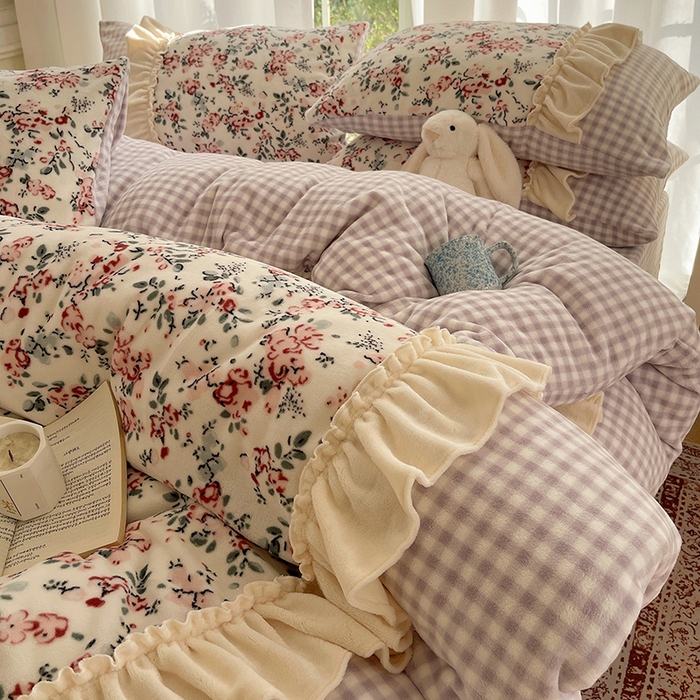 91家纺网 家纺一手货源 找家纺 瑞莱 2025冬季创意花边A类牛奶绒四件套套件 雪中梅