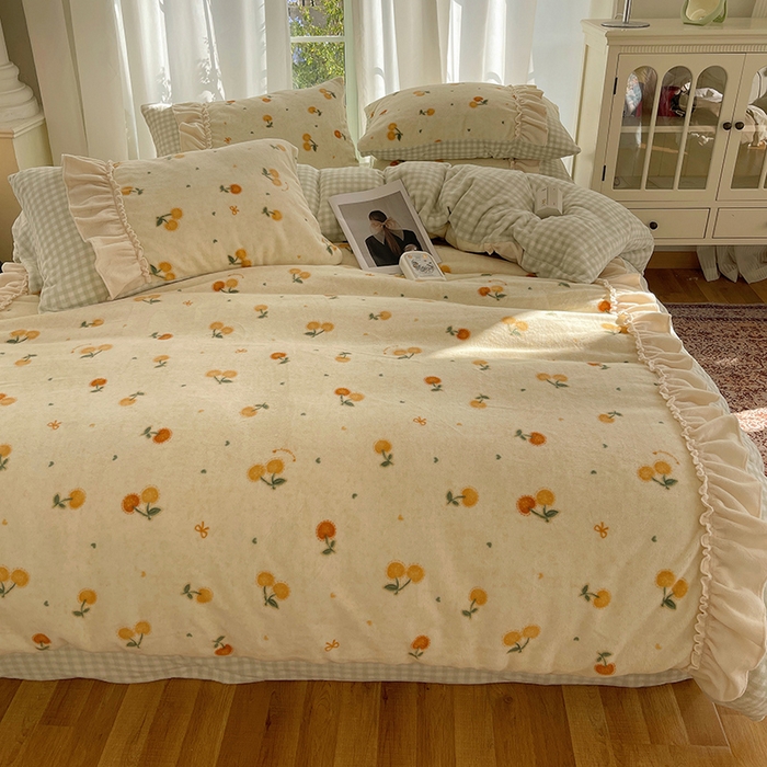 91家纺网 家纺一手货源 找家纺 瑞莱 2025冬季创意花边A类牛奶绒四件套套件 奶油樱桃