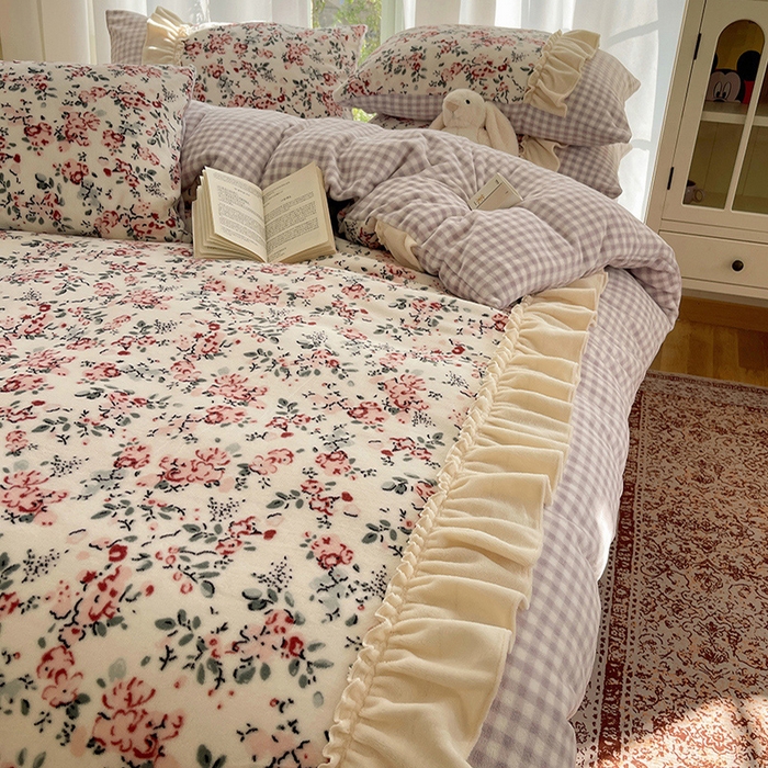 91家纺网 家纺一手货源 找家纺 瑞莱 2025冬季创意花边A类牛奶绒四件套套件 雪中梅