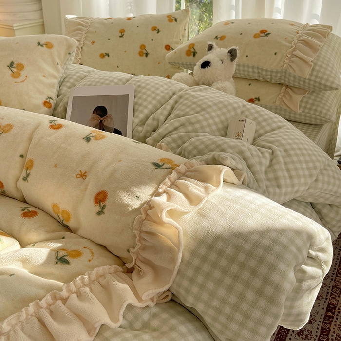 91家纺网 家纺一手货源 找家纺 瑞莱 2025冬季创意花边A类牛奶绒四件套套件 奶油樱桃