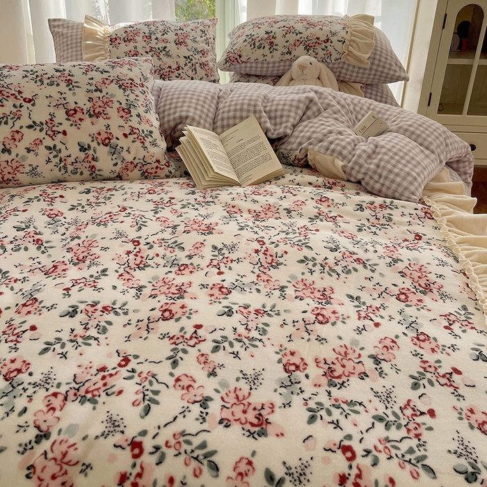 91家纺网 家纺一手货源 找家纺 瑞莱 2025冬季创意花边A类牛奶绒四件套套件 雪中梅