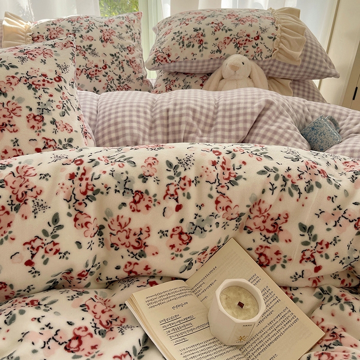 91家纺网 家纺一手货源 找家纺 瑞莱 2025冬季创意花边A类牛奶绒四件套套件 雪中梅