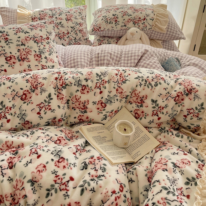 91家纺网 家纺一手货源 找家纺 瑞莱 2025冬季创意花边A类牛奶绒四件套套件 雪中梅