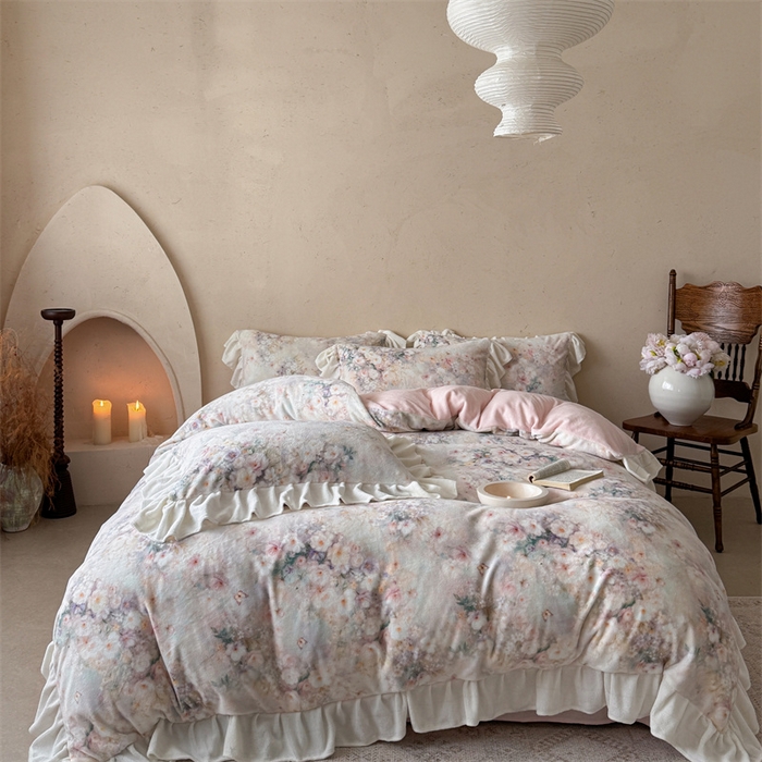 91家纺网 家纺一手货源 找家纺 潘朵拉家纺 2025全消光牛奶绒数码印花款四件套 梦屿繁花