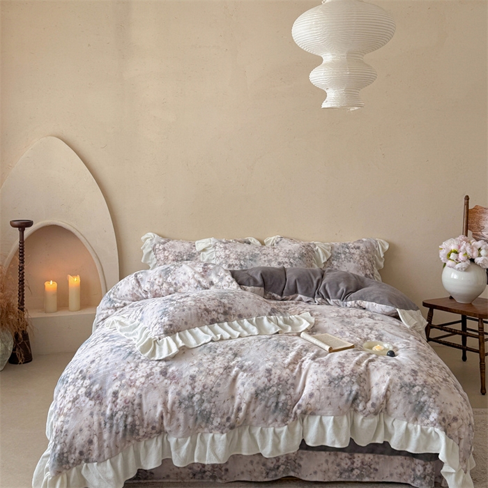 91家纺网 家纺一手货源 找家纺 潘朵拉家纺 2025全消光牛奶绒数码印花款四件套 暮影