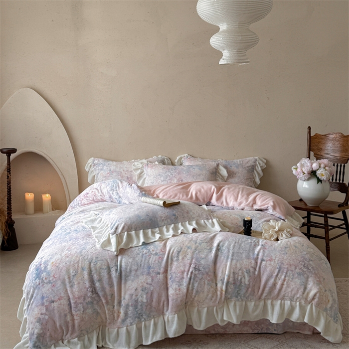 91家纺网 家纺一手货源 找家纺 潘朵拉家纺 2024新款字母绣花纯色系列牛奶绒四件套 穆斯 莫奈紫