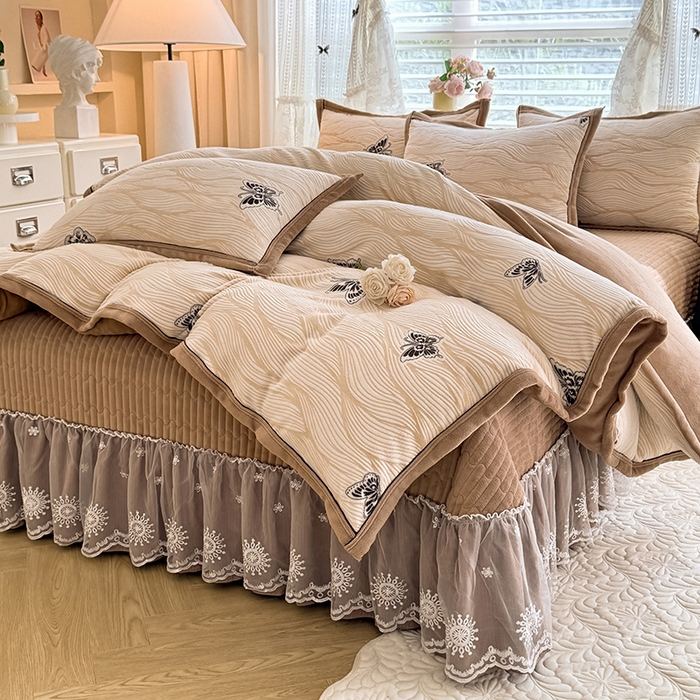 91家纺网 家纺一手货源 找家纺 （总）韩约家纺 2025新款雕花牛奶绒法式床盖款四件套