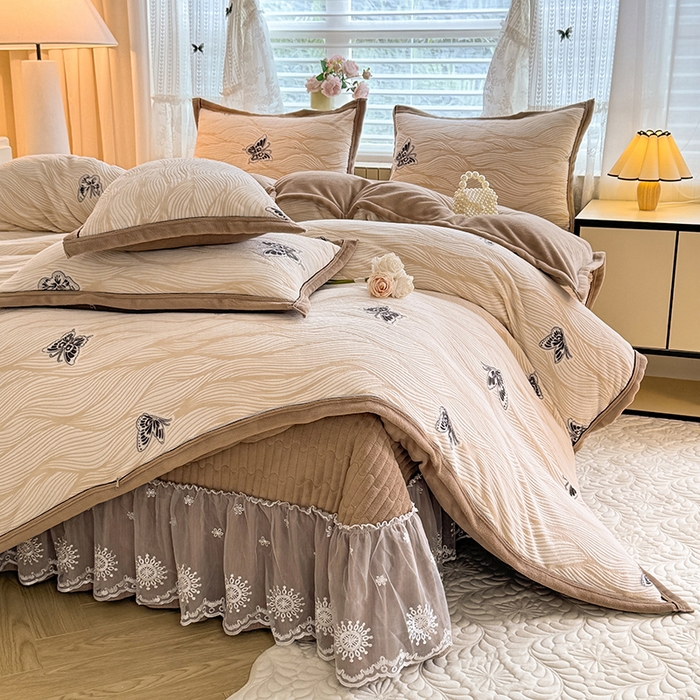 91家纺网 家纺一手货源 找家纺 （总）韩约家纺 2025新款法式大花边印花牛奶绒床盖款四件套