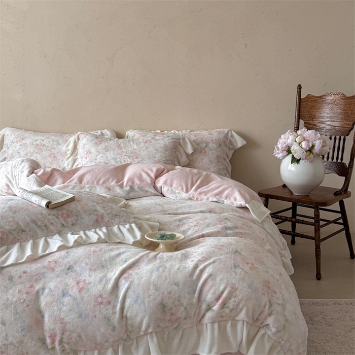 91家纺网 家纺一手货源 找家纺 潘朵拉家纺 2025全消光牛奶绒数码印花款四件套 粉樱轻梦