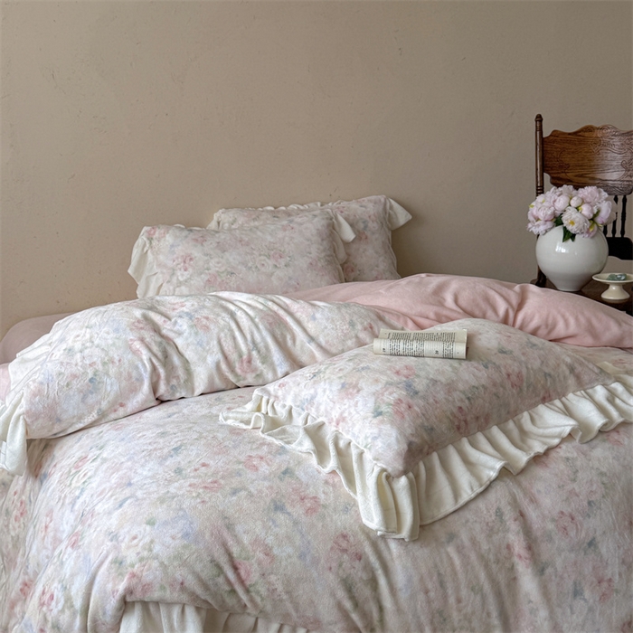 91家纺网 家纺一手货源 找家纺 潘朵拉家纺 2025全消光牛奶绒数码印花款四件套 粉樱轻梦