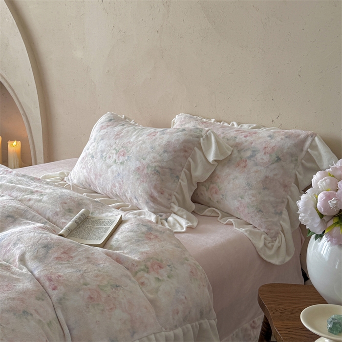 91家纺网 家纺一手货源 找家纺 潘朵拉家纺 2025全消光牛奶绒数码印花款四件套 粉樱轻梦