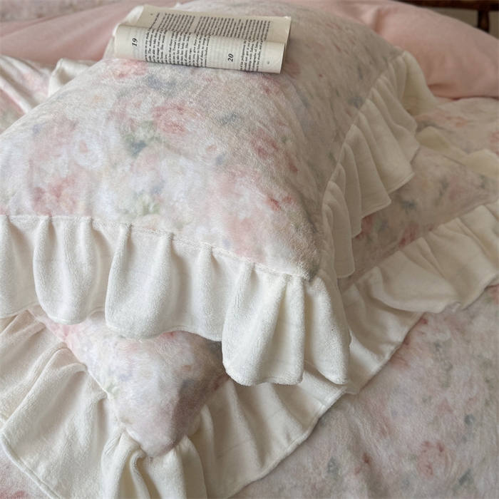 91家纺网 家纺一手货源 找家纺 潘朵拉家纺 2025全消光牛奶绒数码印花款四件套 粉樱轻梦