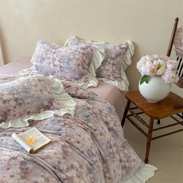 91家纺网 家纺一手货源 找家纺 潘朵拉家纺 2025全消光牛奶绒数码印花款四件套 粉紫花韵