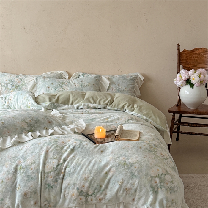 91家纺网 家纺一手货源 找家纺 潘朵拉家纺 2025全消光牛奶绒数码印花款四件套 绿汀