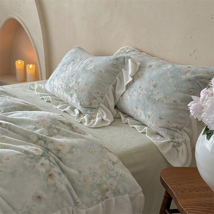 91家纺网 家纺一手货源 找家纺 潘朵拉家纺 2025全消光牛奶绒数码印花款四件套 绿汀