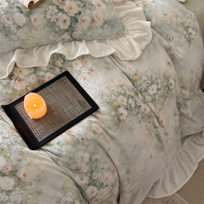 91家纺网 家纺一手货源 找家纺 潘朵拉家纺 2025全消光牛奶绒数码印花款四件套 绿汀