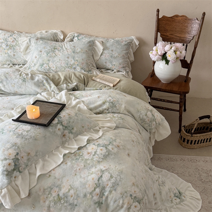 91家纺网 家纺一手货源 找家纺 潘朵拉家纺 2025全消光牛奶绒数码印花款四件套 绿汀