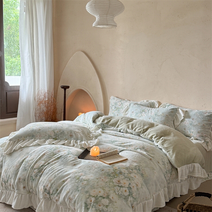 91家纺网 家纺一手货源 找家纺 潘朵拉家纺 2025全消光牛奶绒数码印花款四件套 绿汀