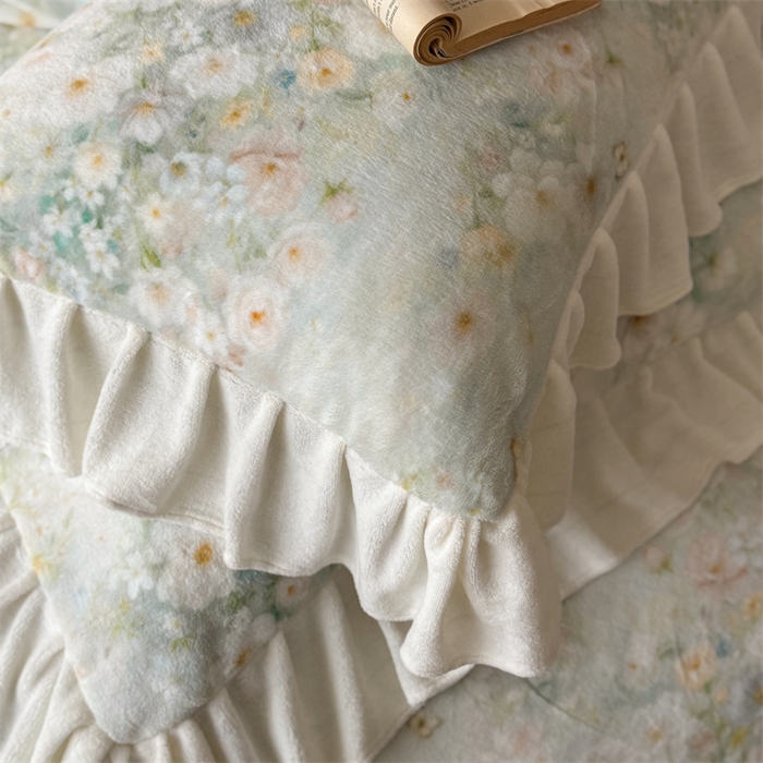 91家纺网 家纺一手货源 找家纺 潘朵拉家纺 2025全消光牛奶绒数码印花款四件套 绿汀