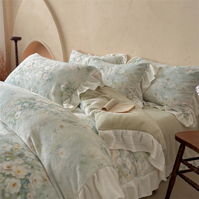 91家纺网 家纺一手货源 找家纺 潘朵拉家纺 2025全消光牛奶绒数码印花款四件套 绿汀