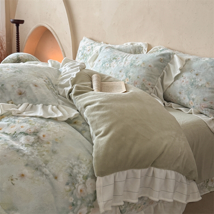 91家纺网 家纺一手货源 找家纺 潘朵拉家纺 2025全消光牛奶绒数码印花款四件套 绿汀