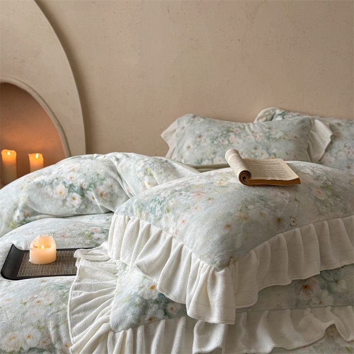 91家纺网 家纺一手货源 找家纺 潘朵拉家纺 2025全消光牛奶绒数码印花款四件套 绿汀