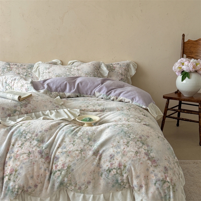 91家纺网 家纺一手货源 找家纺 潘朵拉家纺 2025全消光牛奶绒数码印花款四件套 梦溪花影