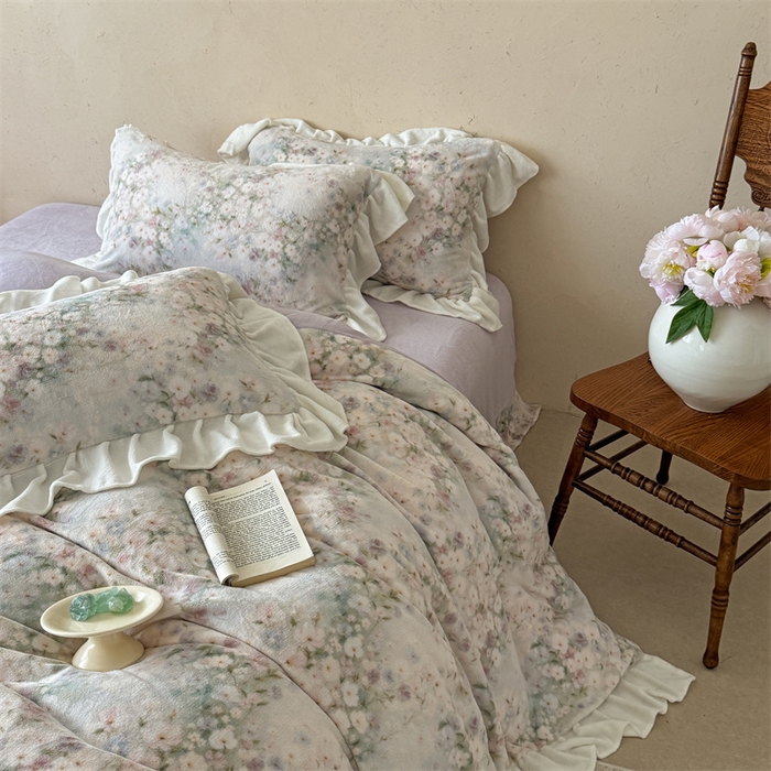 91家纺网 家纺一手货源 找家纺 潘朵拉家纺 2025全消光牛奶绒数码印花款四件套 梦溪花影