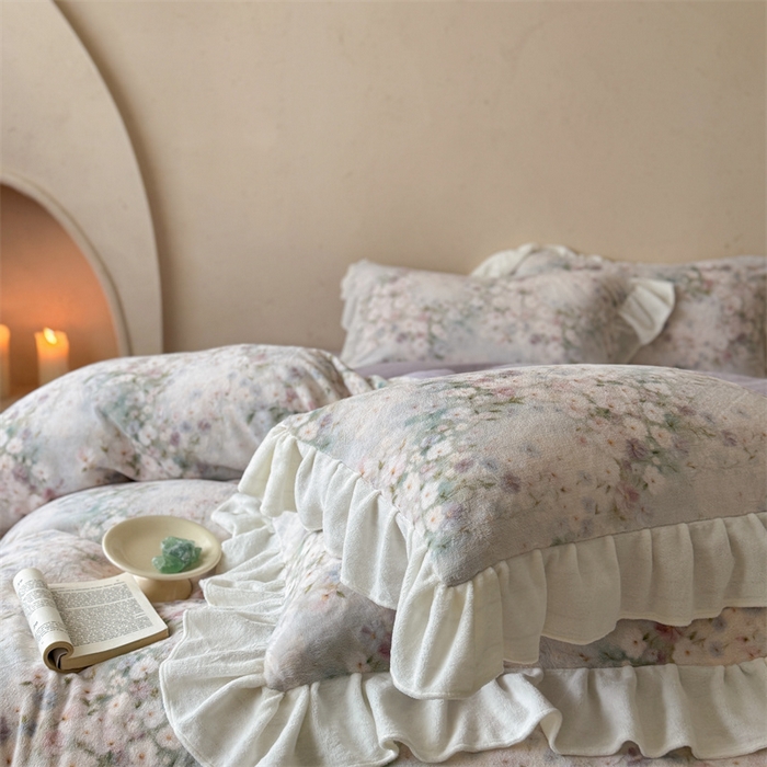 91家纺网 家纺一手货源 找家纺 潘朵拉家纺 2025全消光牛奶绒数码印花款四件套 梦溪花影