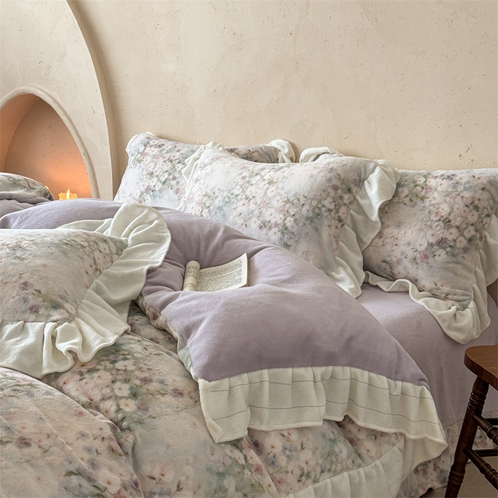 91家纺网 家纺一手货源 找家纺 潘朵拉家纺 2025全消光牛奶绒数码印花款四件套 梦溪花影