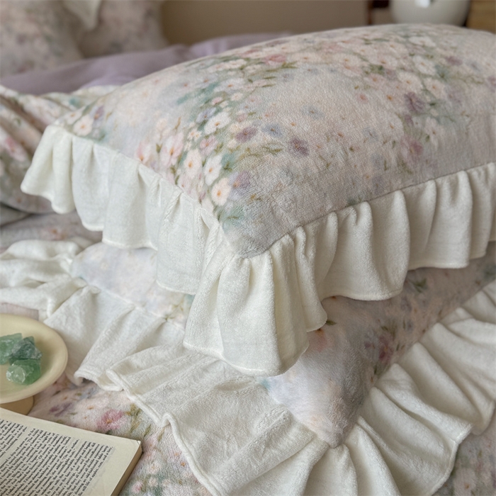 91家纺网 家纺一手货源 找家纺 潘朵拉家纺 2025全消光牛奶绒数码印花款四件套 梦溪花影