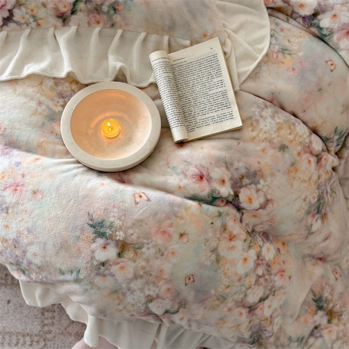 91家纺网 家纺一手货源 找家纺 潘朵拉家纺 2025全消光牛奶绒数码印花款四件套 梦屿繁花