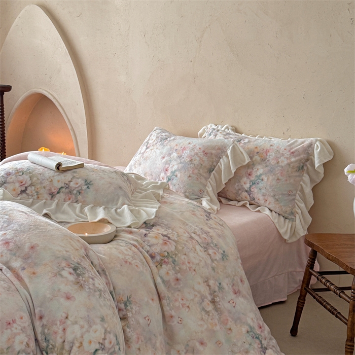 91家纺网 家纺一手货源 找家纺 潘朵拉家纺 2025全消光牛奶绒数码印花款四件套 梦屿繁花